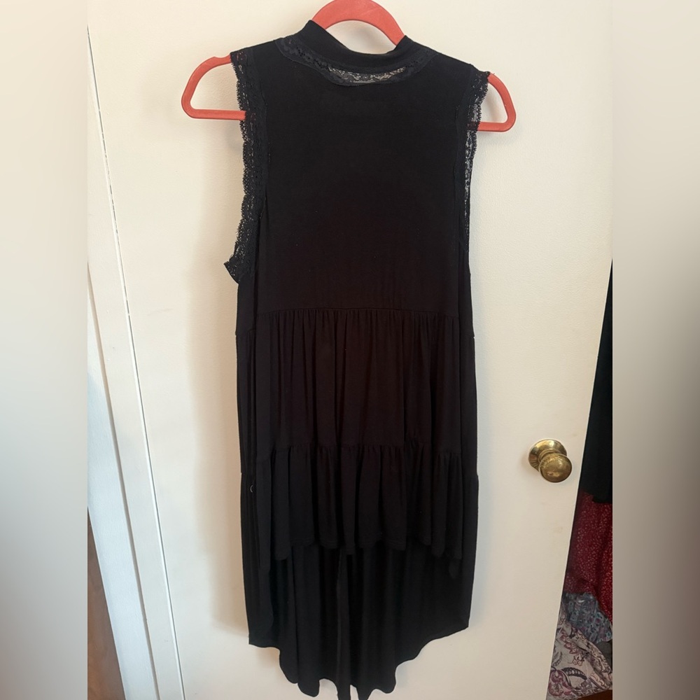 Gimmicks Elegant Black High-Low Tank